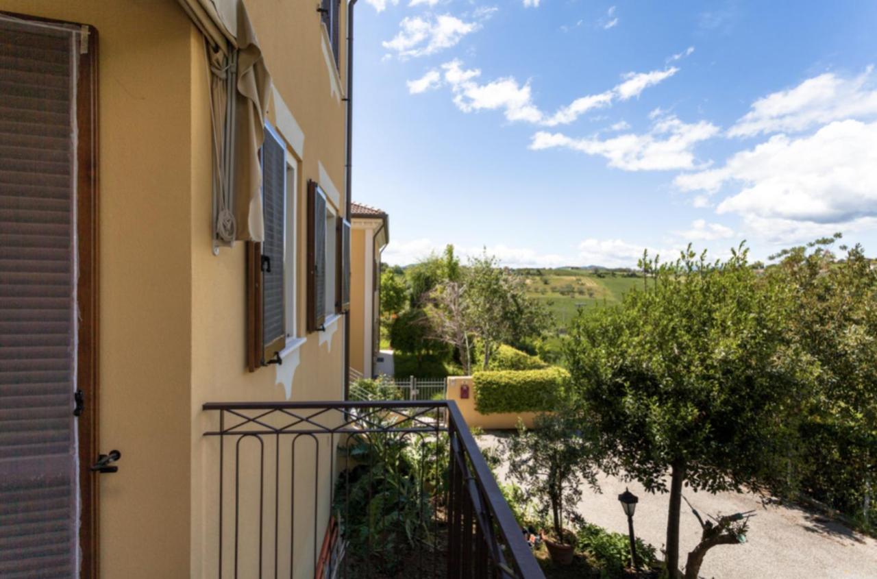 Relax In Collina Apartment Misano Adriatico Bagian luar foto