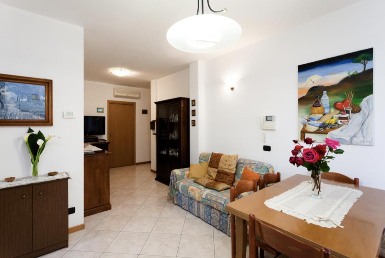 Relax In Collina Apartment Misano Adriatico Bagian luar foto