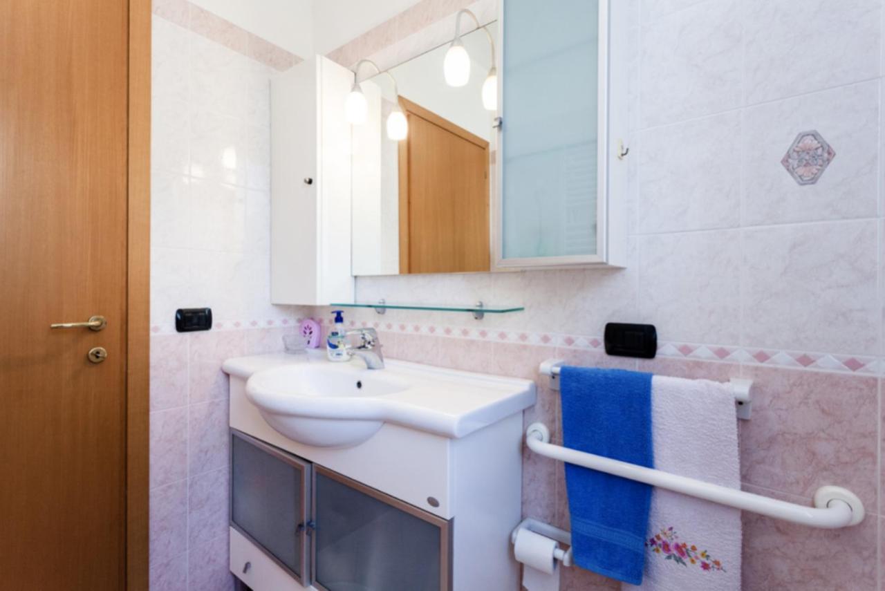 Relax In Collina Apartment Misano Adriatico Bagian luar foto