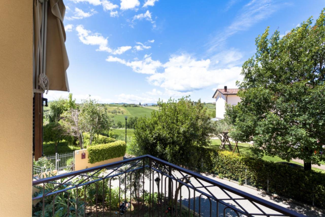 Relax In Collina Apartment Misano Adriatico Bagian luar foto